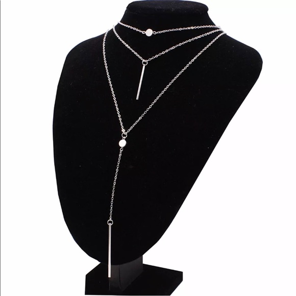 Jewelry - Silver geometric 3 layered necklace.